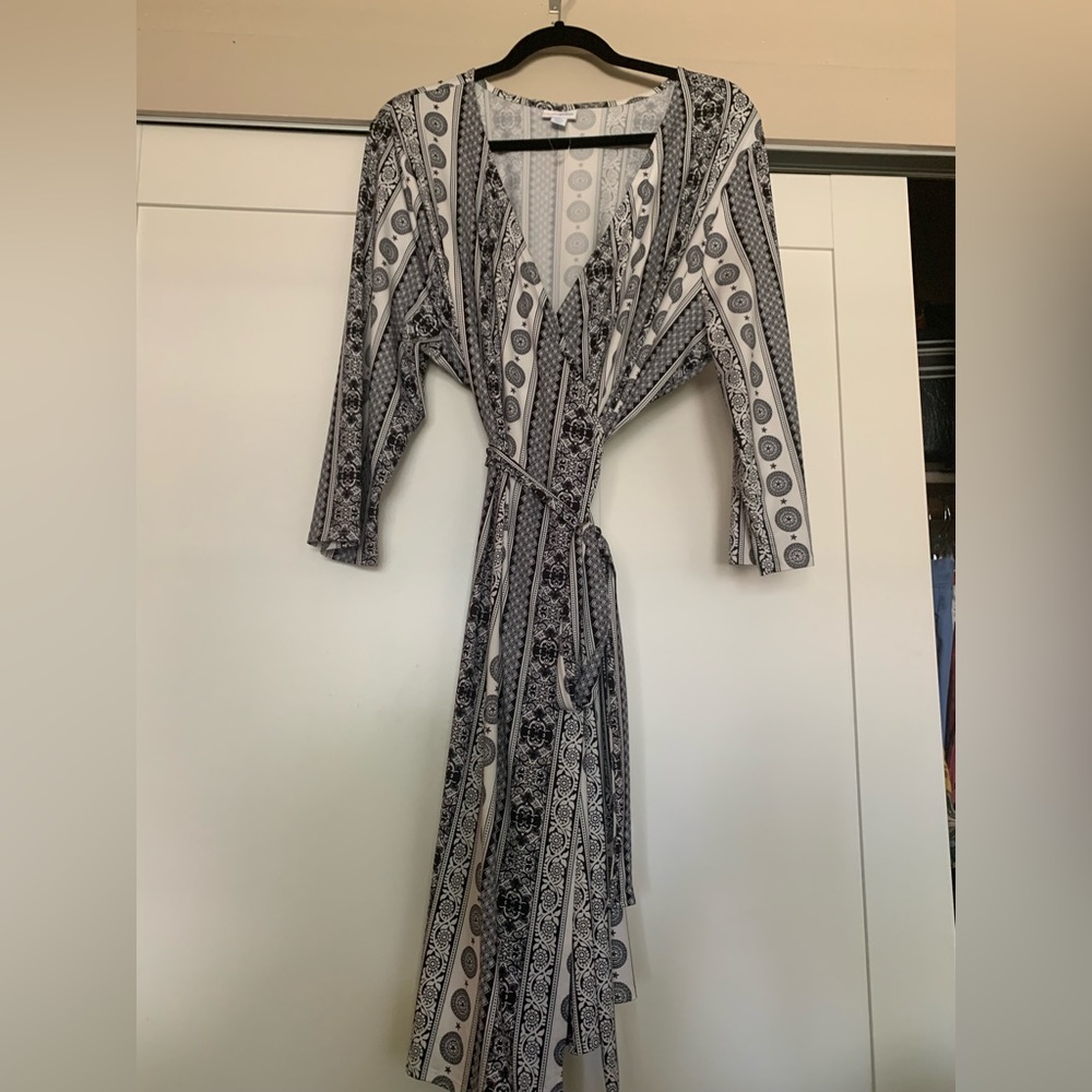 NWOT LuLaRoe Michelle wrap dress. Black and white print size 2XL.